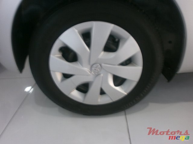 2015' Toyota Vitz photo #2