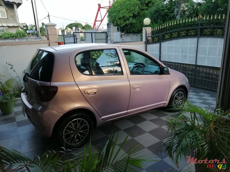 2000' Toyota Vitz photo #1