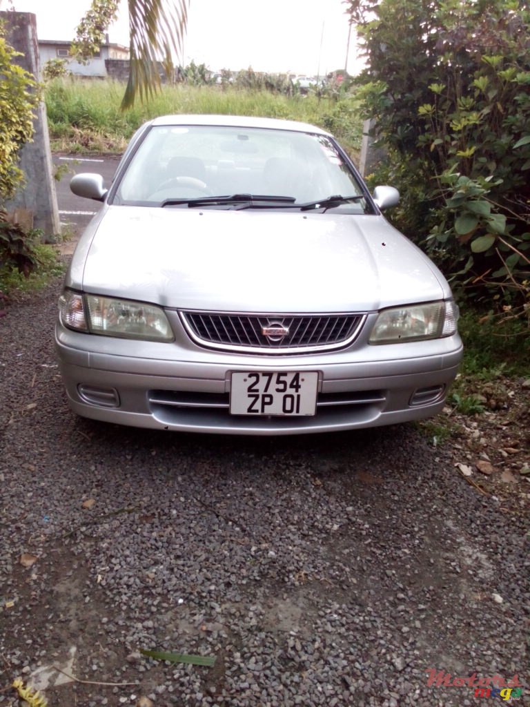 2001' Nissan photo #1