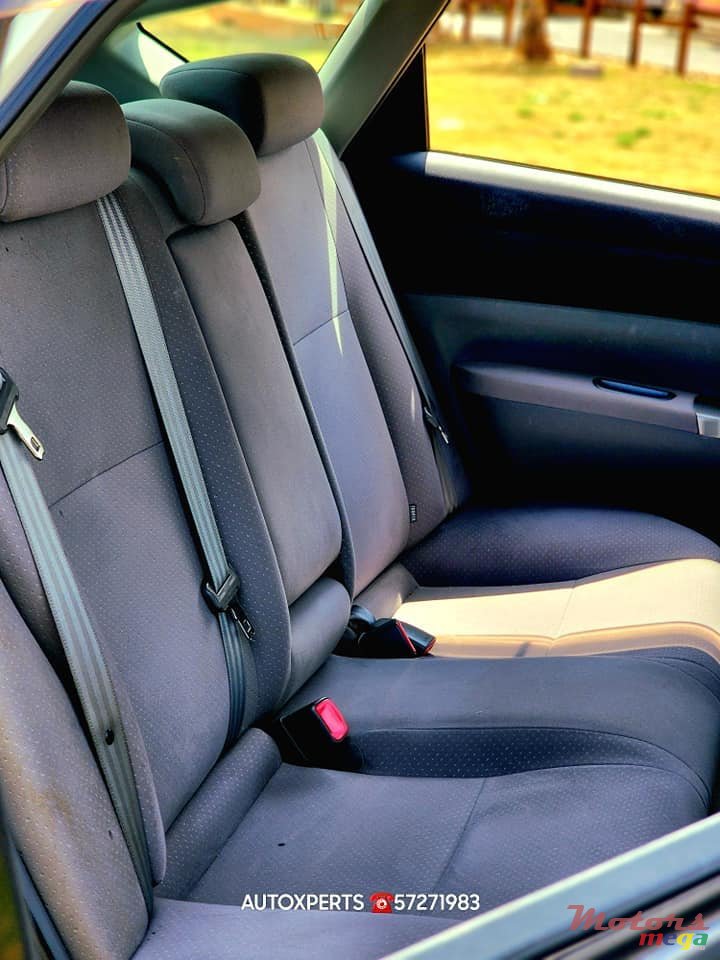 2012' Toyota Prius photo #5