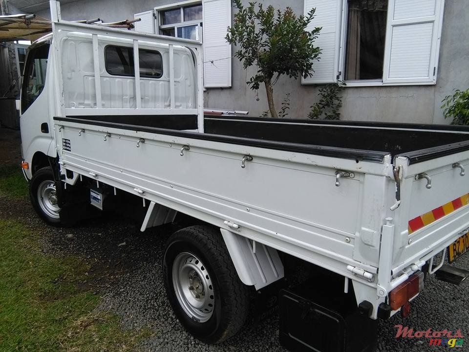 2010' Toyota photo #3