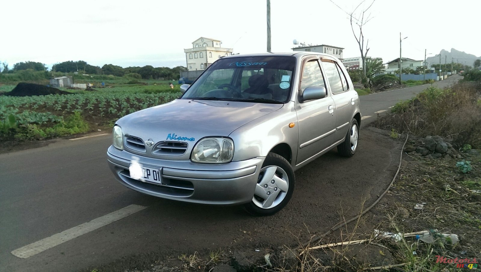 2001' Nissan photo #1