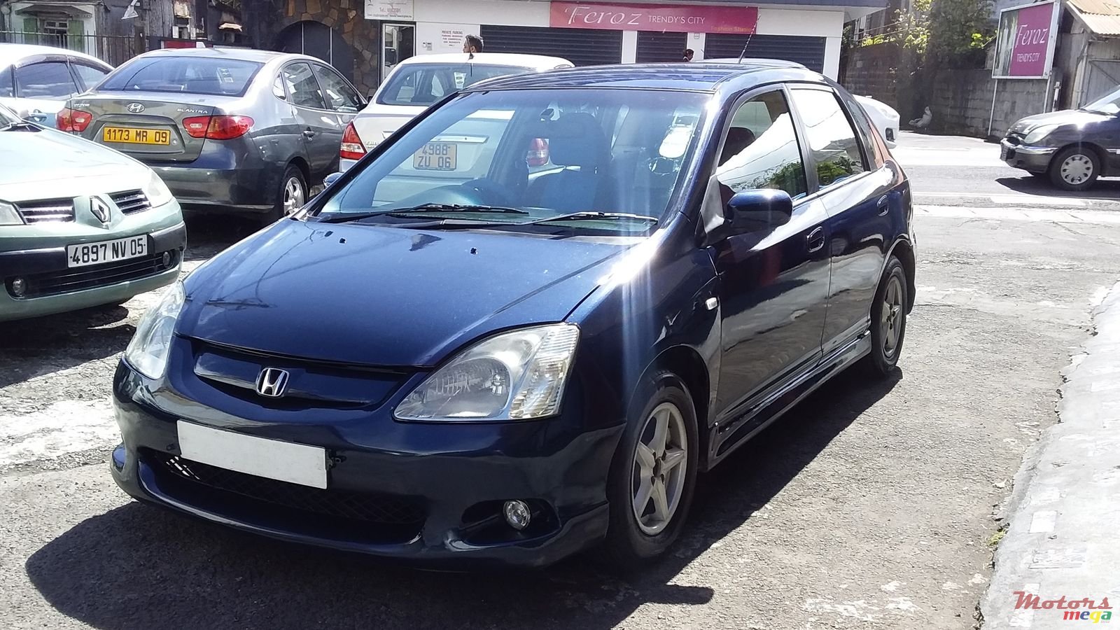 2005' Honda Civic Hatchback photo #2