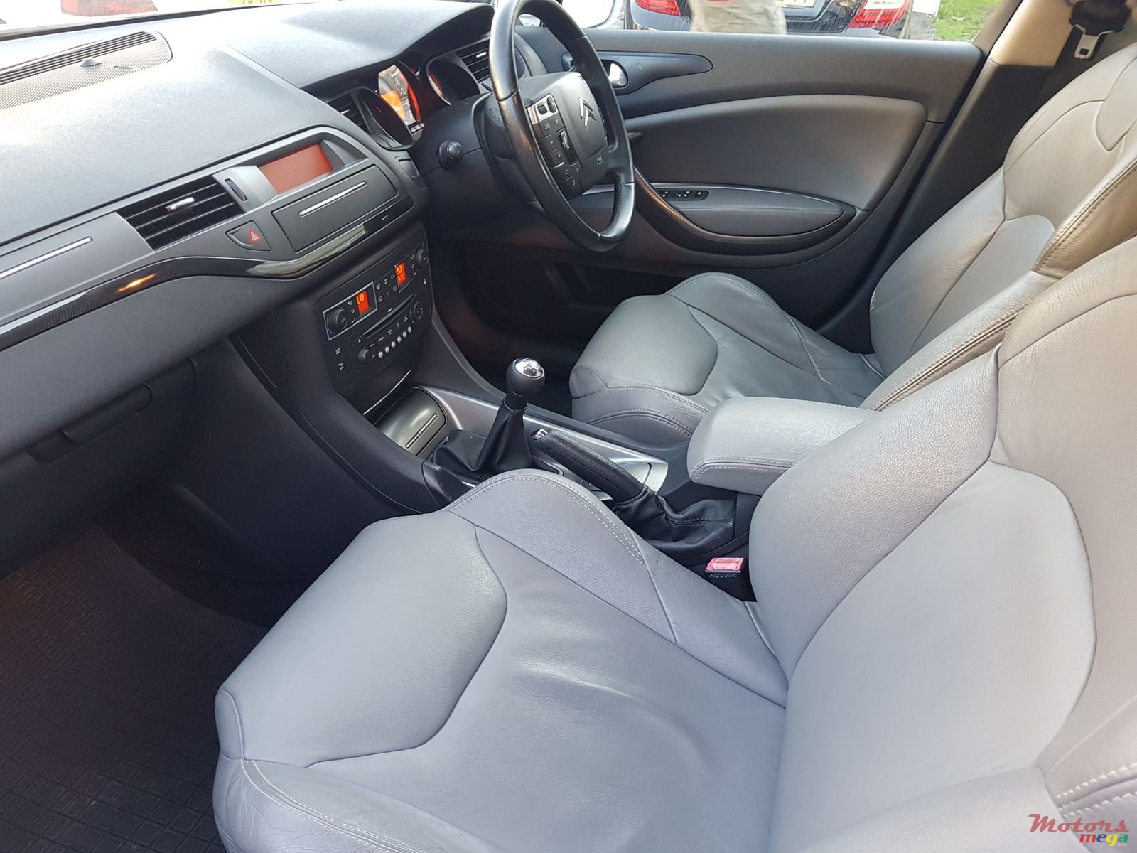 2009' Citroen C5 photo #5