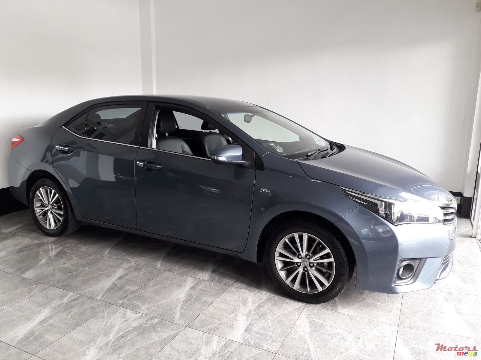 2015' Toyota Corolla Altis photo #4