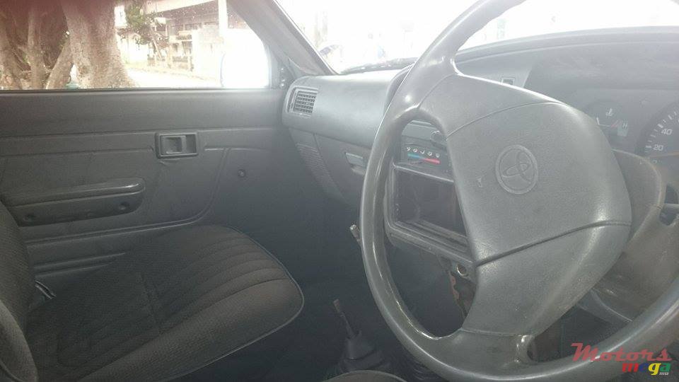 1993' Toyota Hilux photo #3