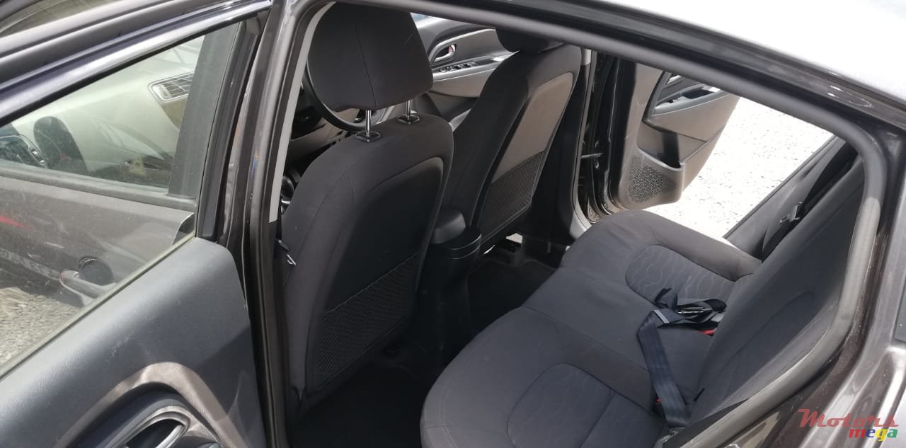 2015' Kia Rio photo #5