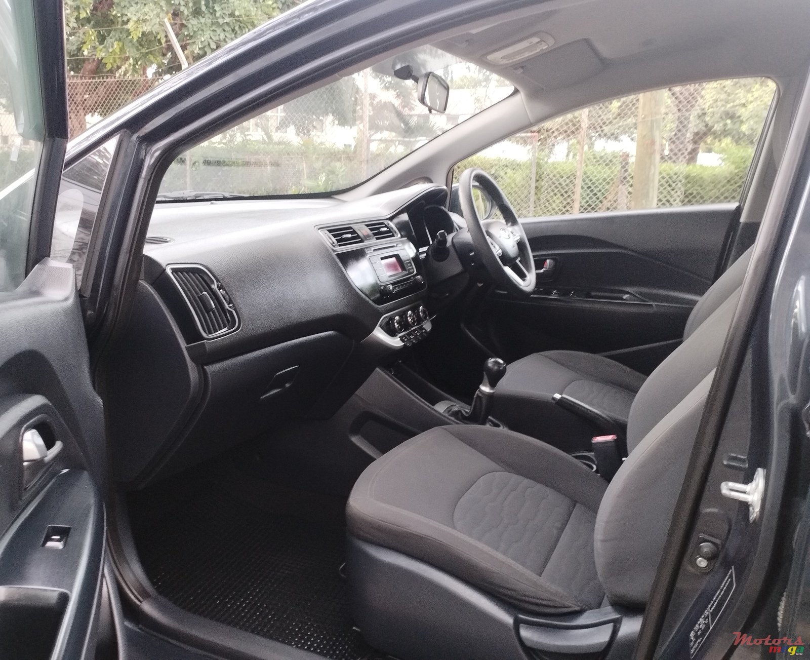 2016' Kia Rio photo #3