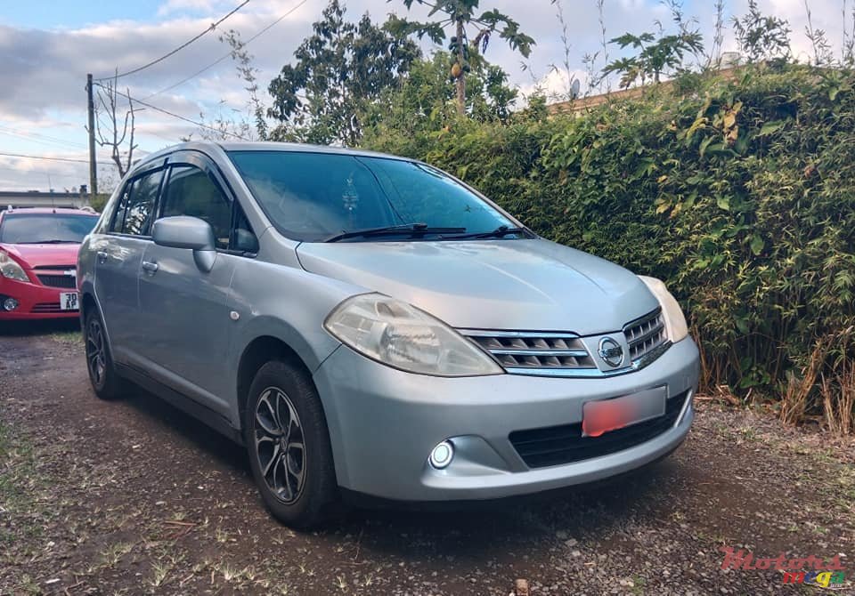 2010' Nissan Tiida AUTOMATIC GEAR photo #1