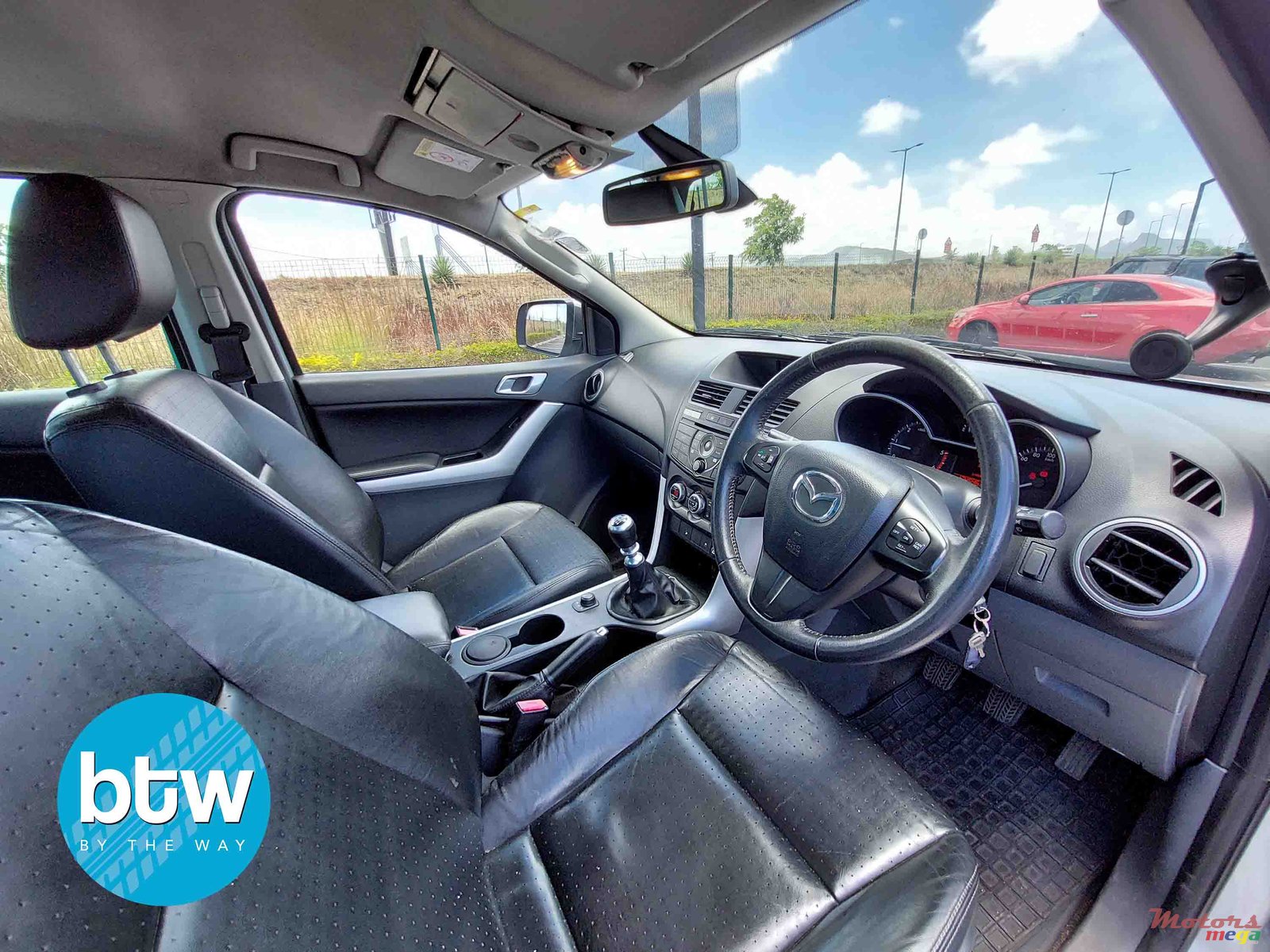 2015' Mazda BT50 photo #5