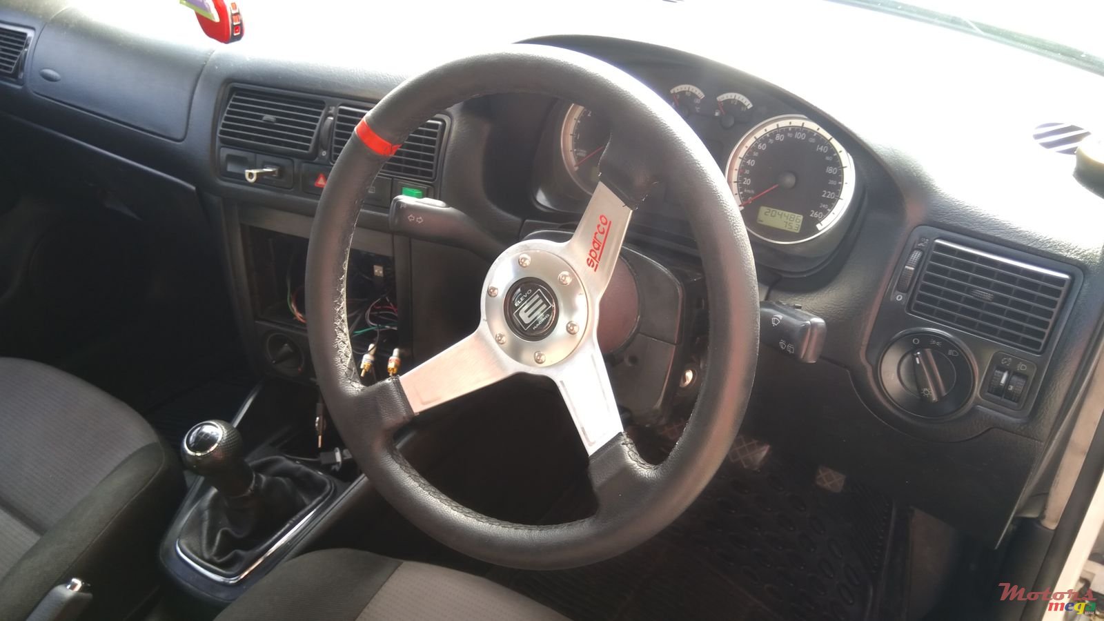 2005' Volkswagen Golf photo #2