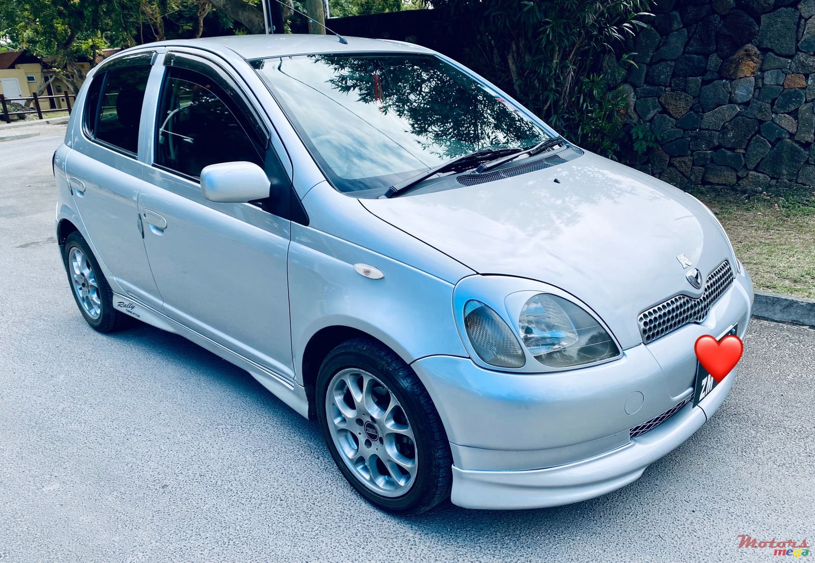 1999' Toyota Vitz photo #1