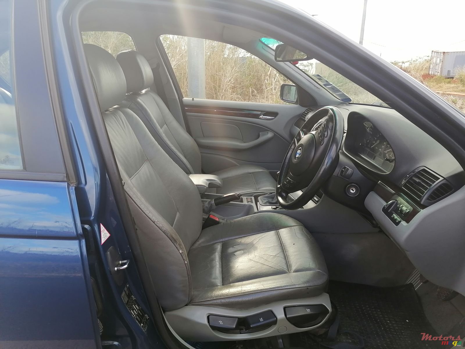 2002' BMW 318 photo #4