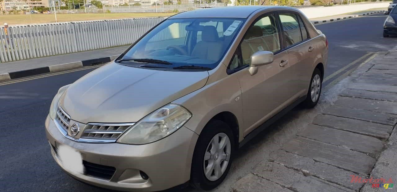 2010' Nissan Tiida photo #2