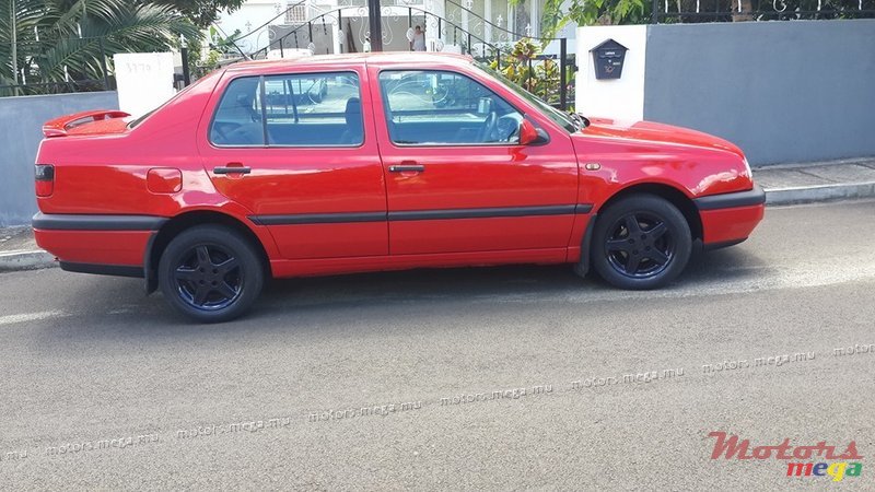 1999' Volkswagen Vento photo #2