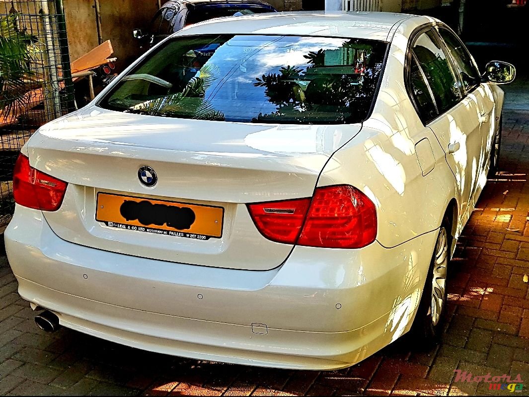 2011' BMW 320 Facelift model photo #3