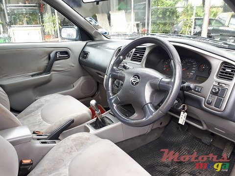 2001' Nissan Primera photo #5
