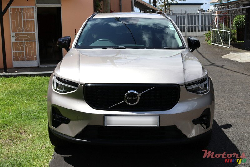 2023' Volvo XC40 photo #1