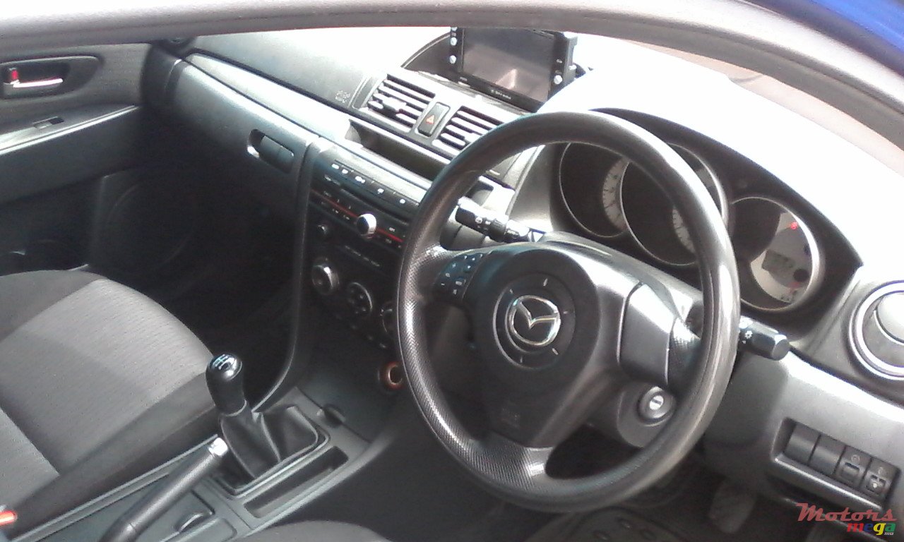 2007' Mazda Axela photo #3