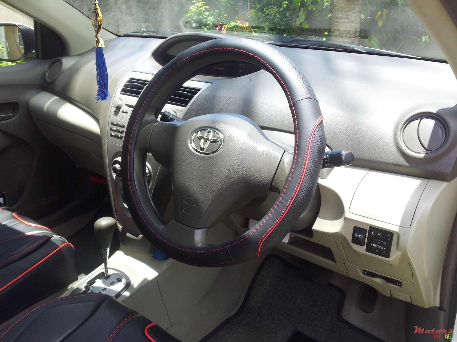 2009' Toyota Yaris photo #5