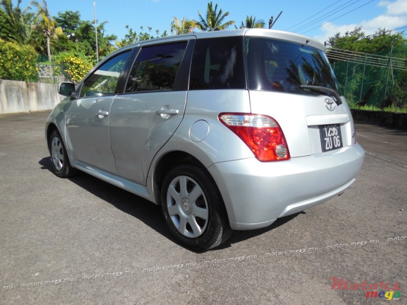 2006' Toyota ist photo #2