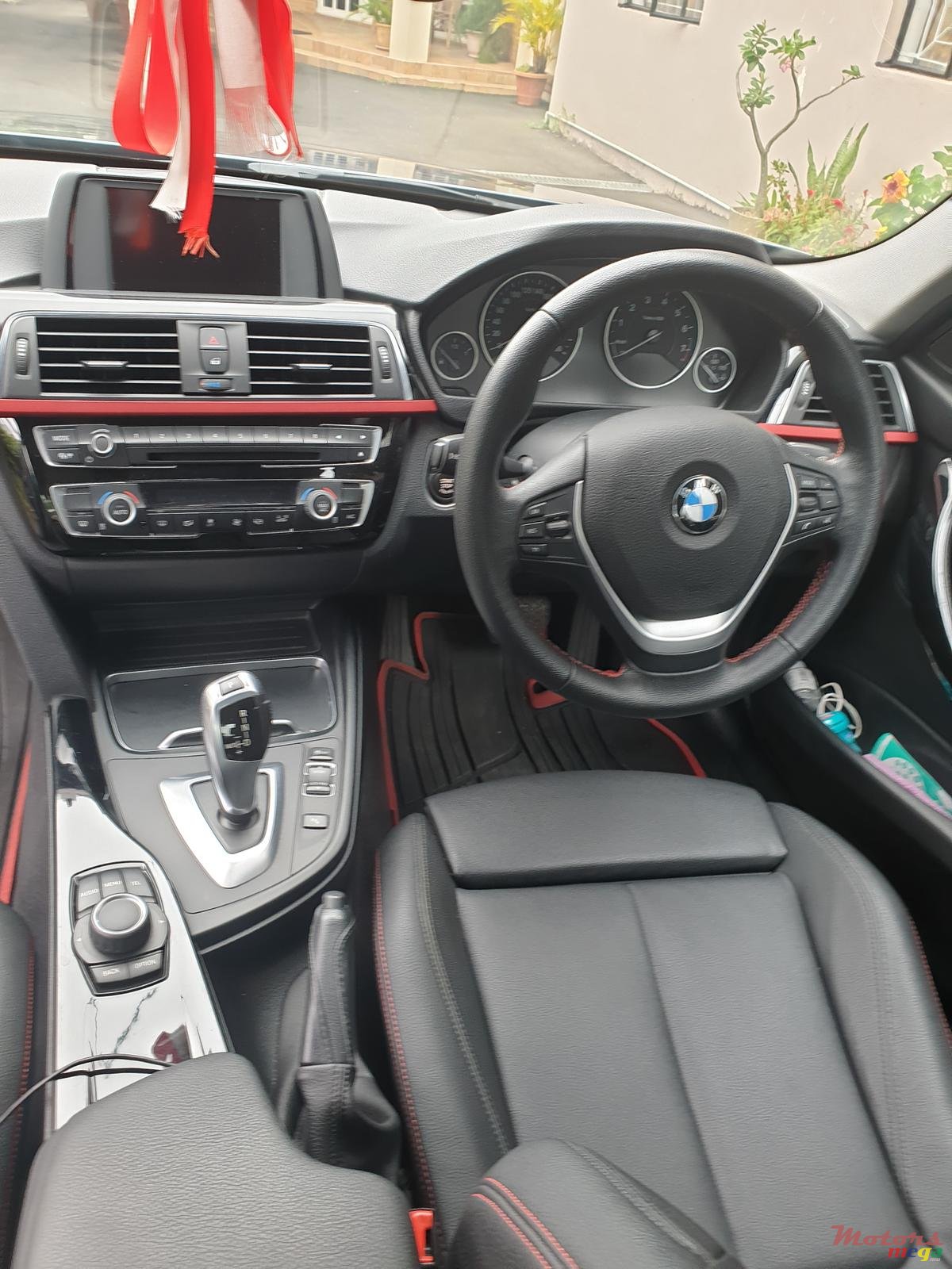 2016' BMW 318 photo #3