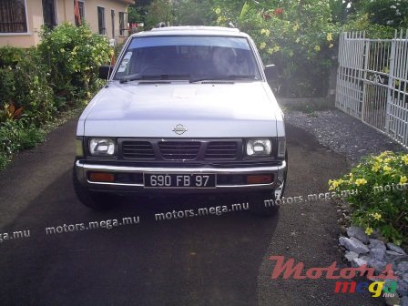 1997' Nissan Hardbody sport photo #4