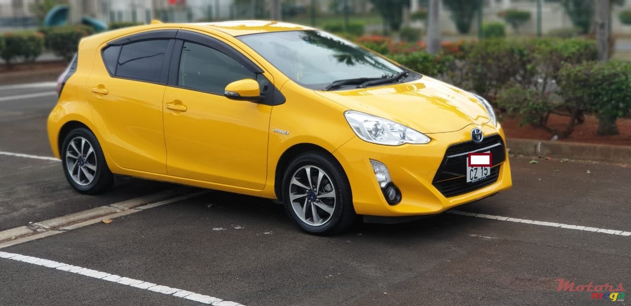 2015' Toyota Aqua photo #3