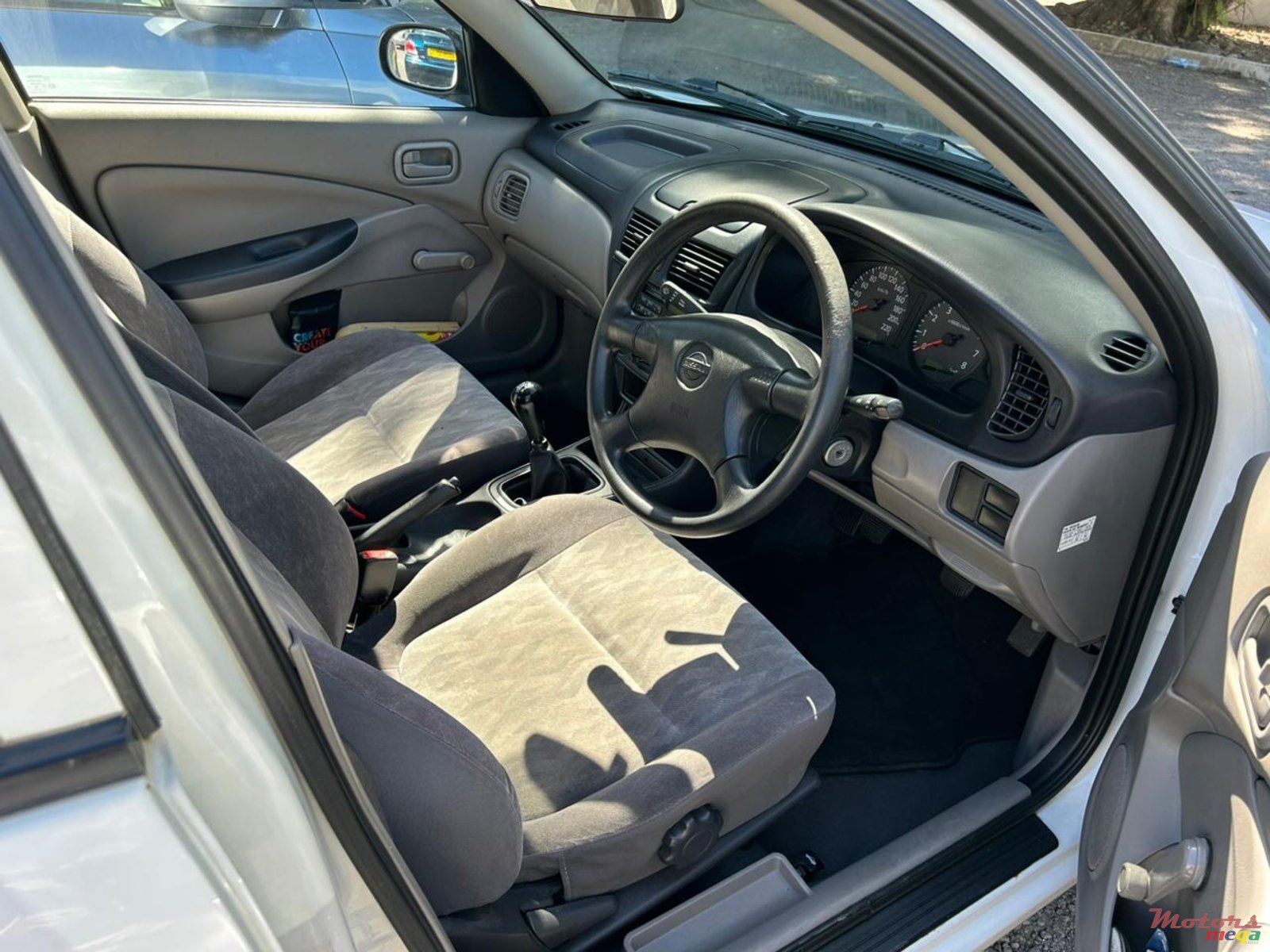 2002' Nissan Sunny photo #7