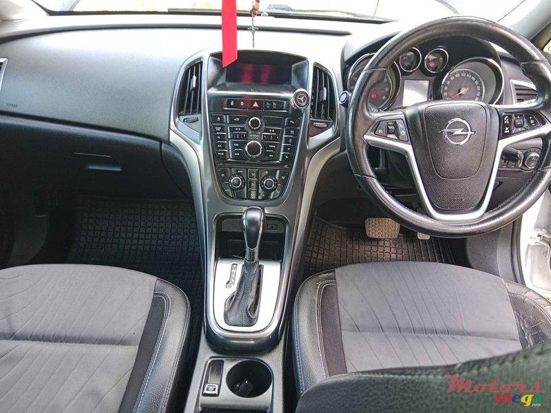 2015' Opel Astra 1.4l Automatic photo #4