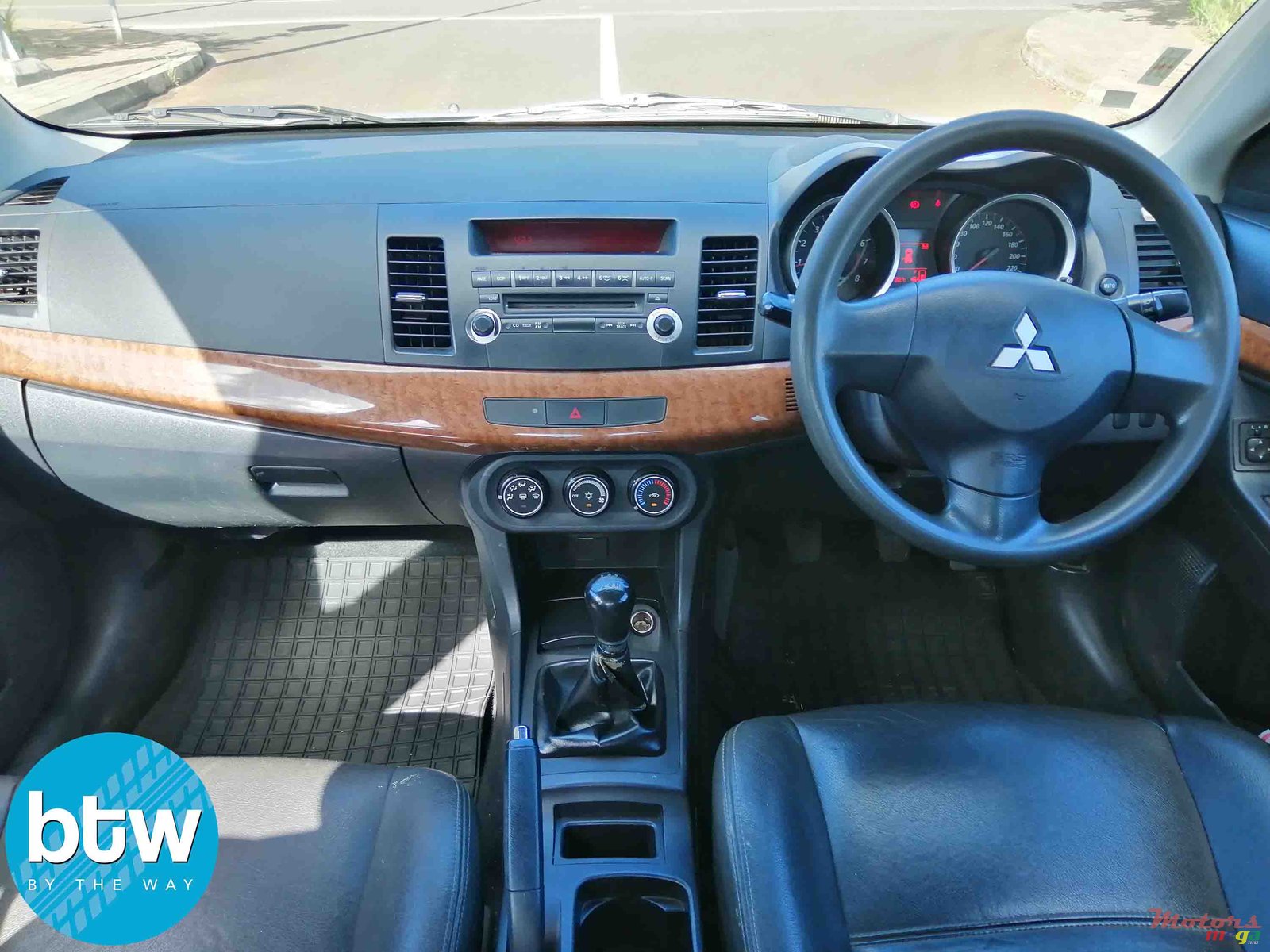 2011' Mitsubishi Lancer photo #6