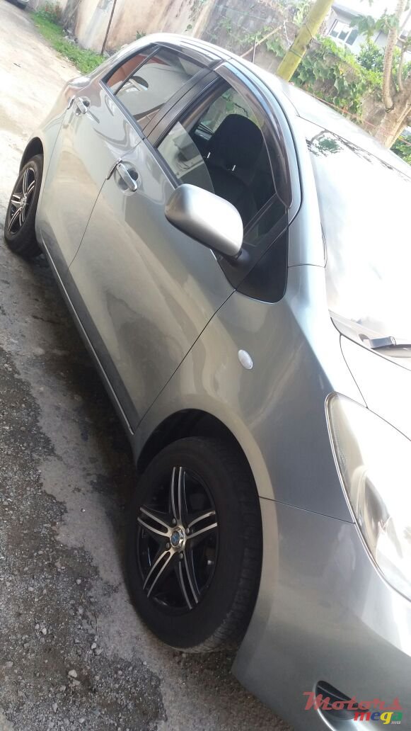 2007' Toyota Vitz photo #4