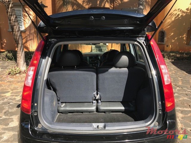 2004' Mitsubishi Colt photo #4