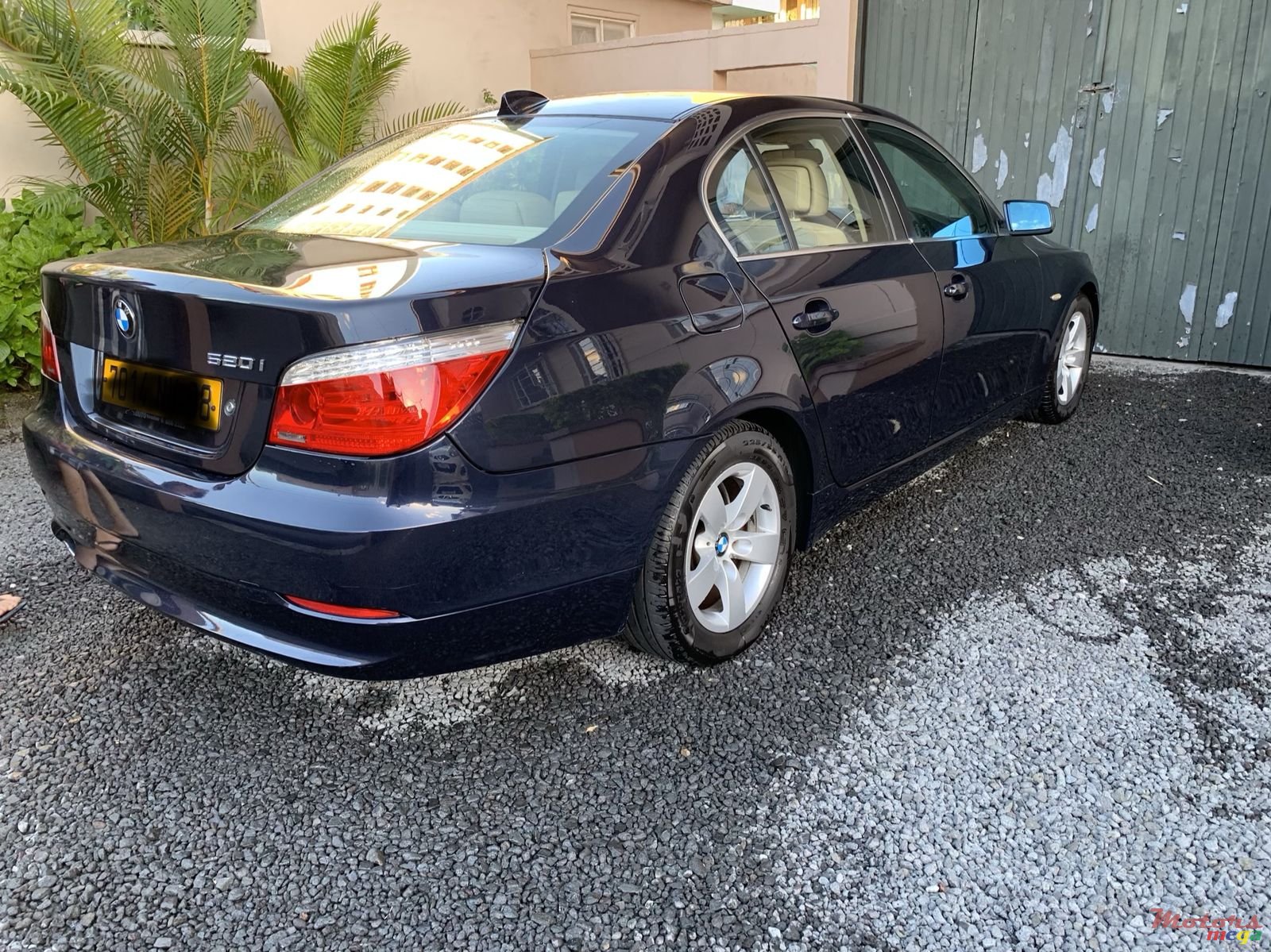2008' BMW 5 Series 520i photo #3