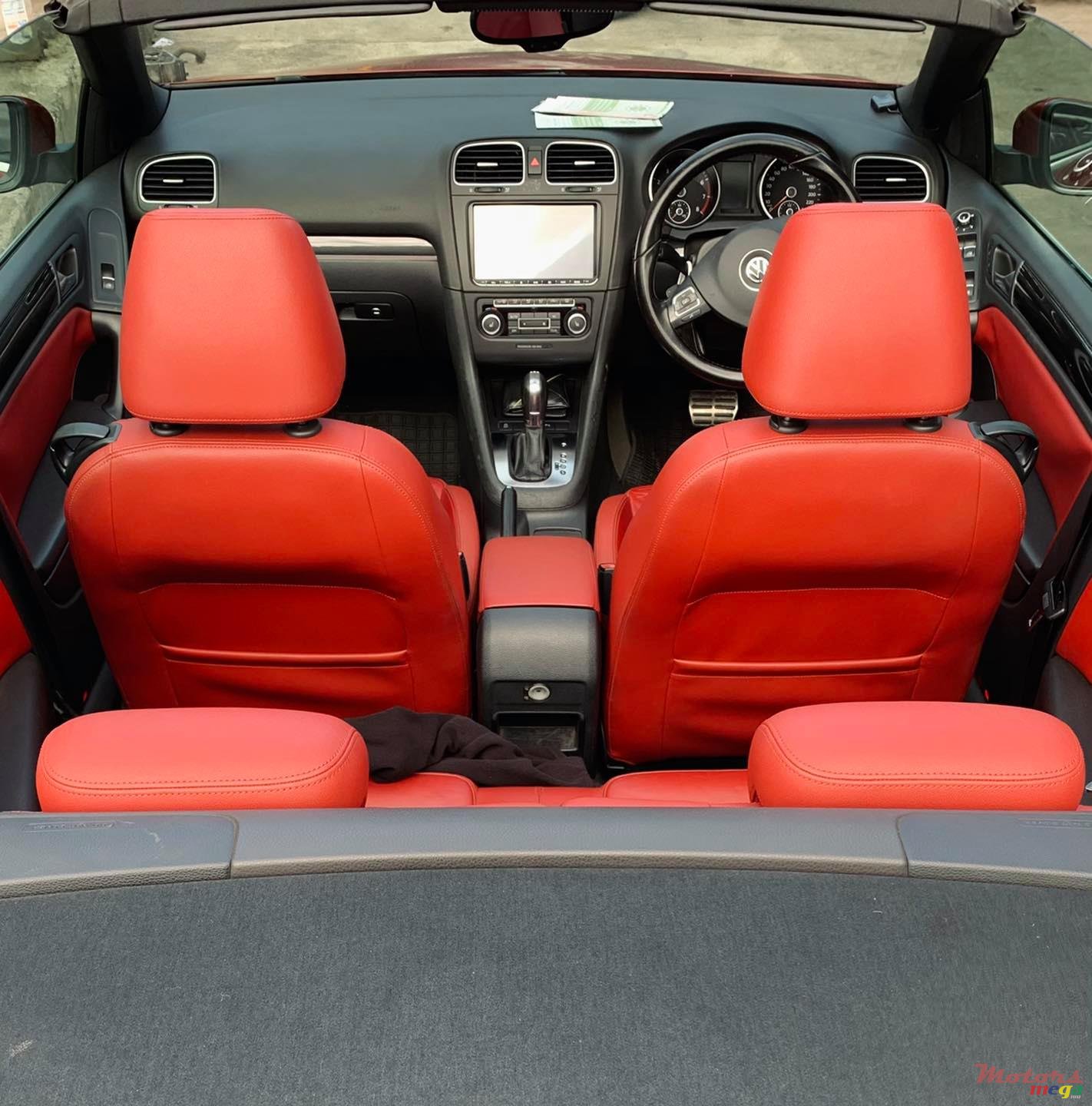 2012' Volkswagen Golf 1.4 Cabriolet photo #6