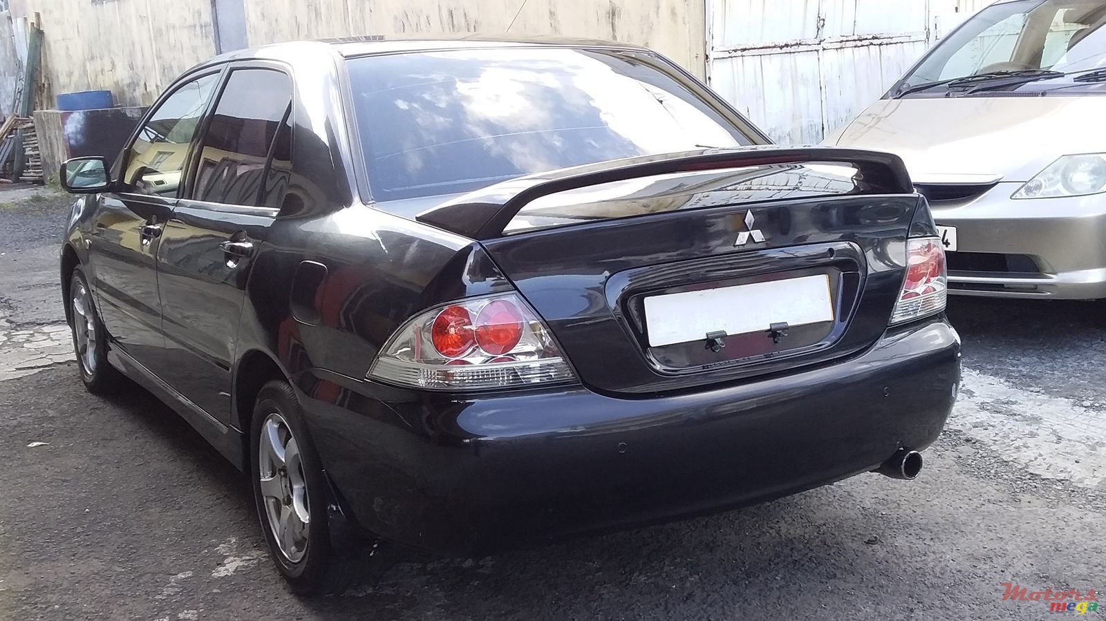 2004' Mitsubishi Lancer GLX photo #4