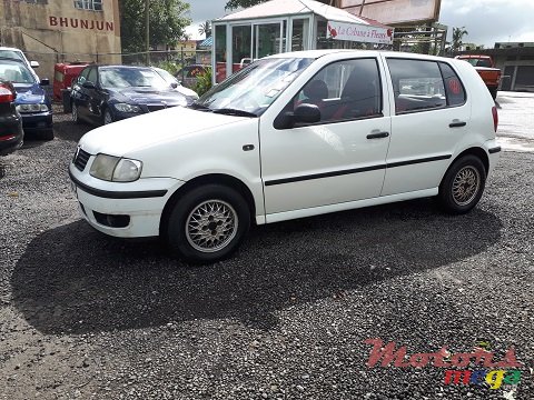 2001' Volkswagen Polo photo #1