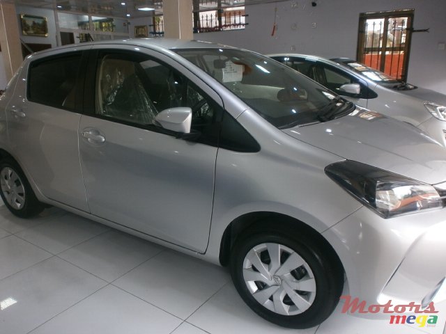 2016' Toyota Vitz photo #5