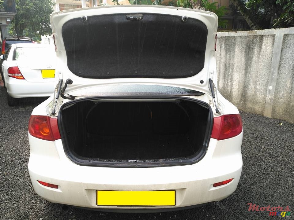 2004' Mazda Axela photo #7