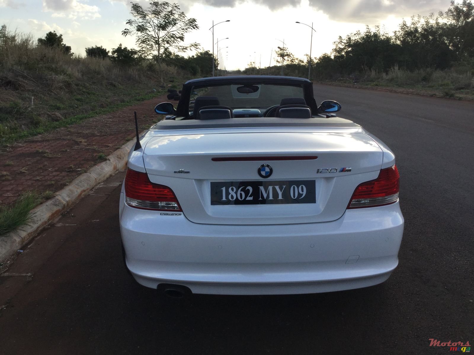 2009' BMW 120 Cabriolet photo #5