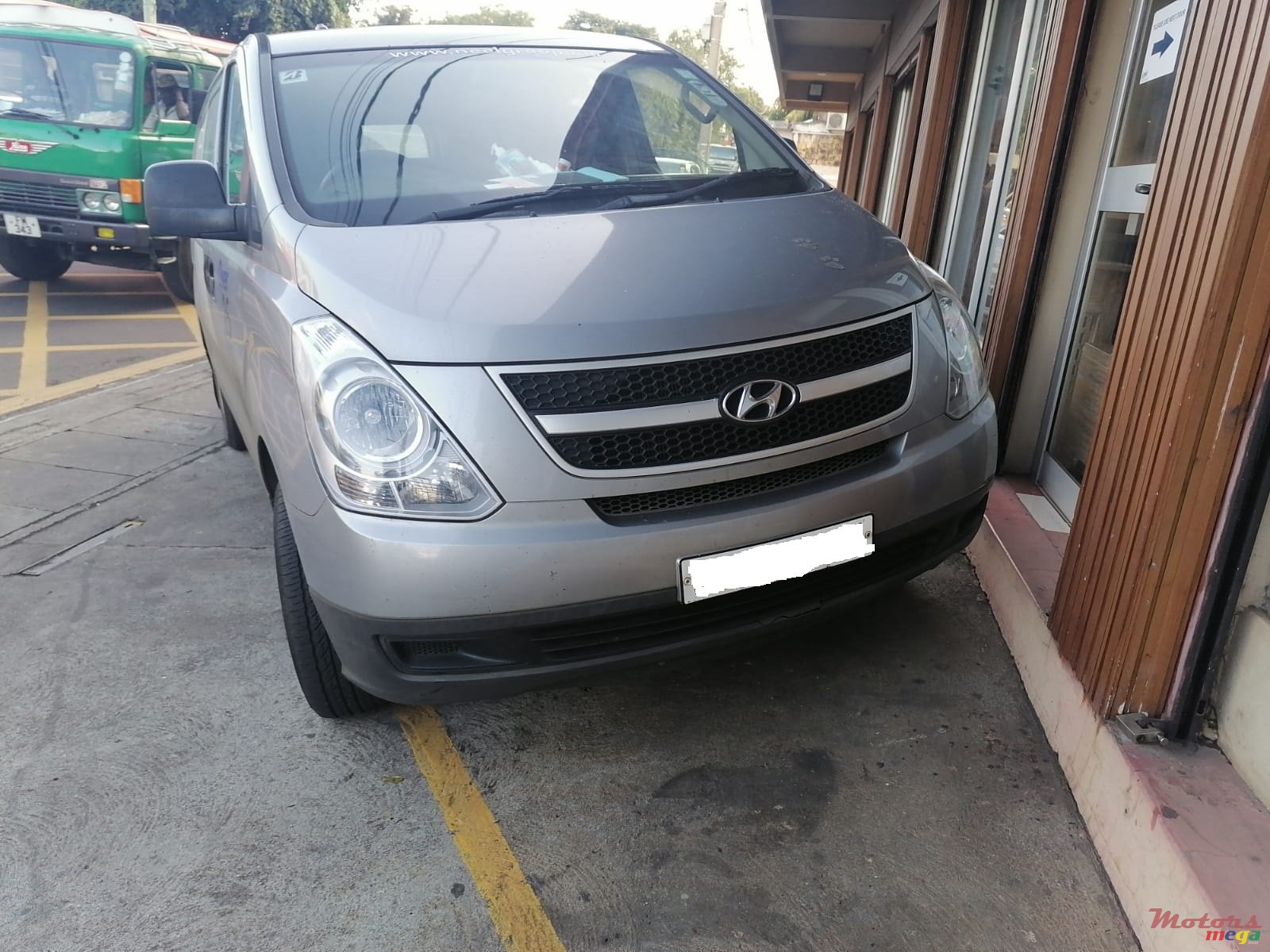 2016' Hyundai H-1 photo #2