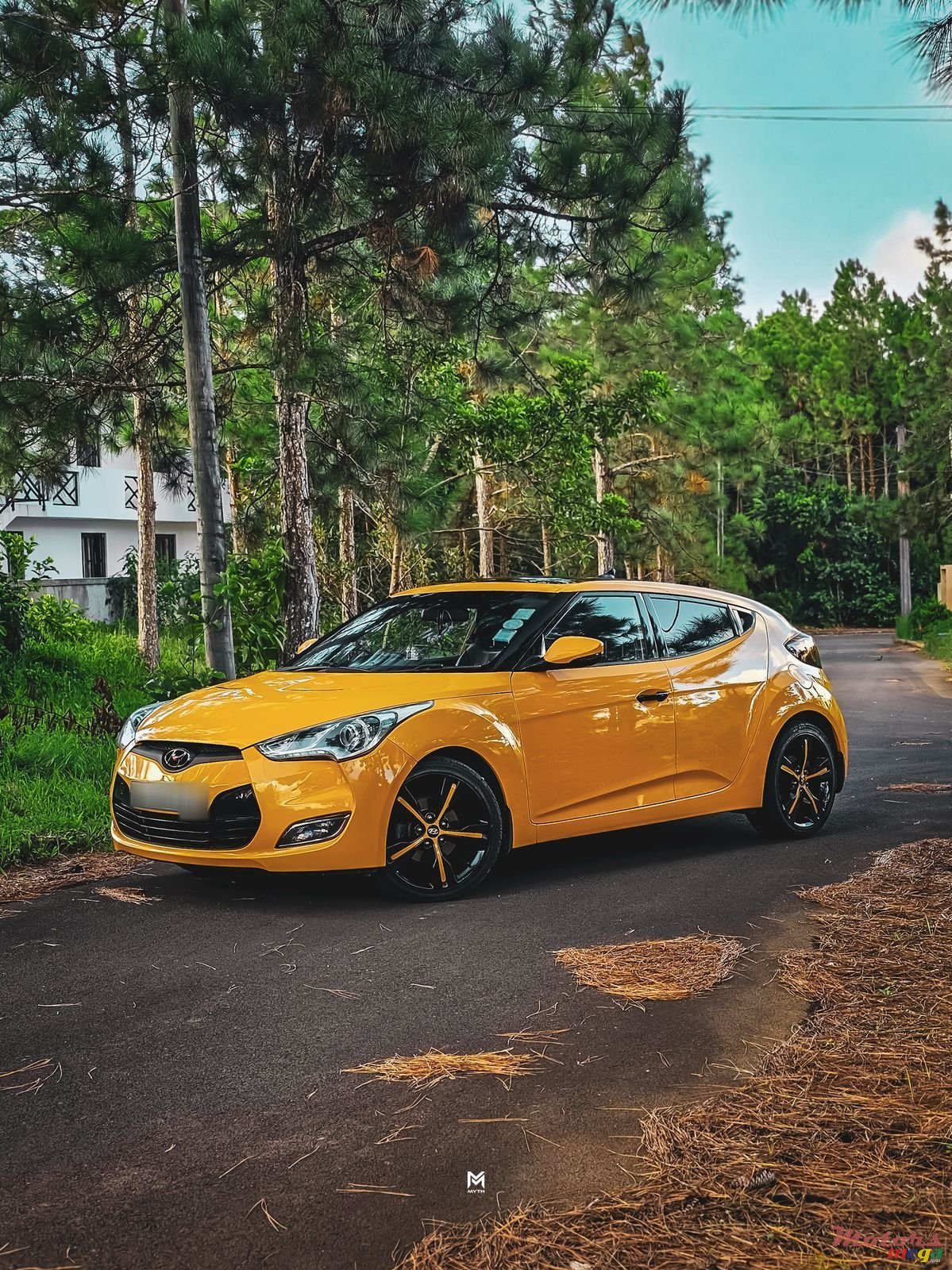 2013' Hyundai Veloster photo #2