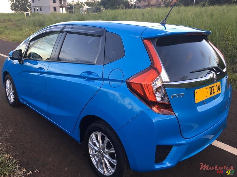 2014' Honda Fit Hybrid photo #3