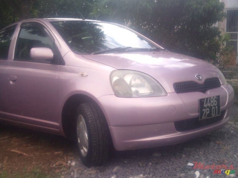 2001' Toyota Vitz photo #1