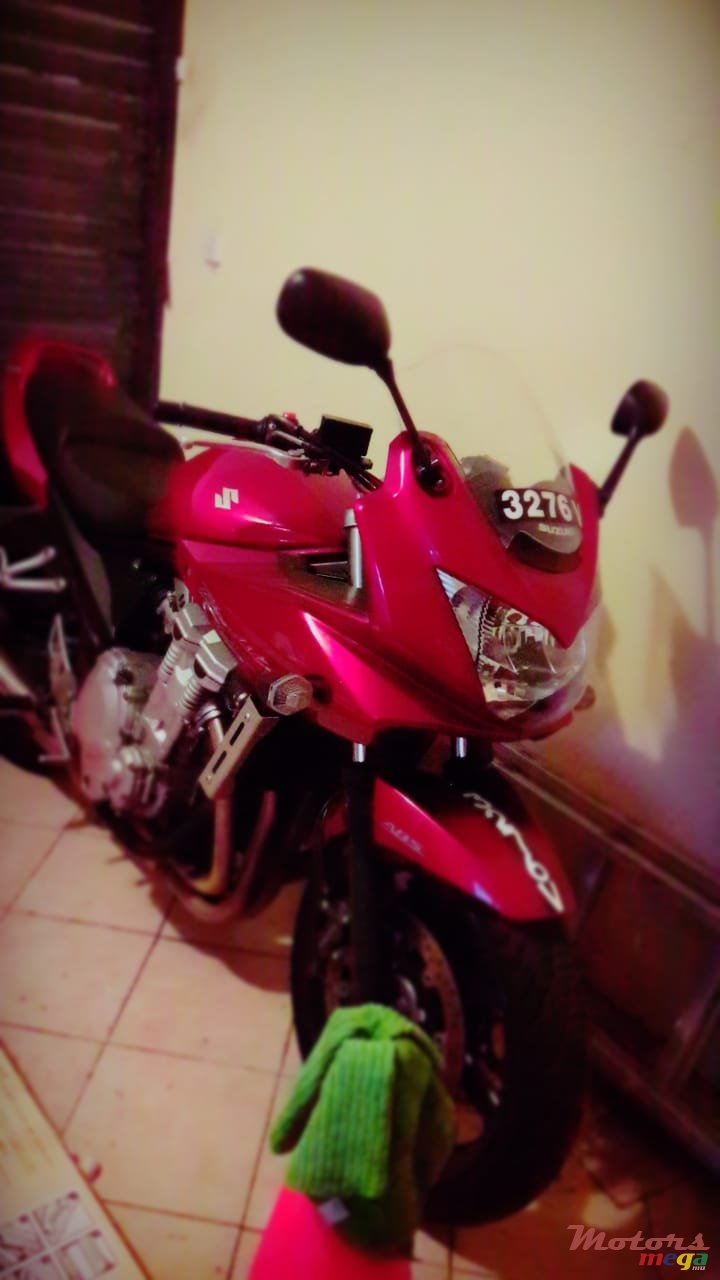 2010' Suzuki photo #2