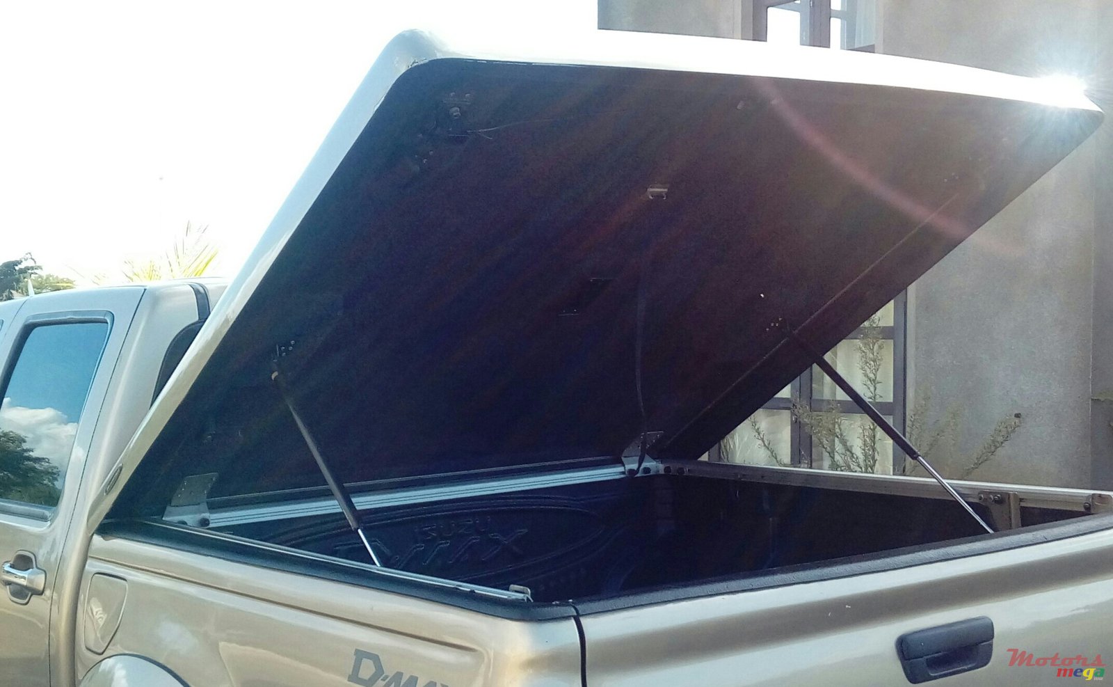 2005' Isuzu D-Max photo #2