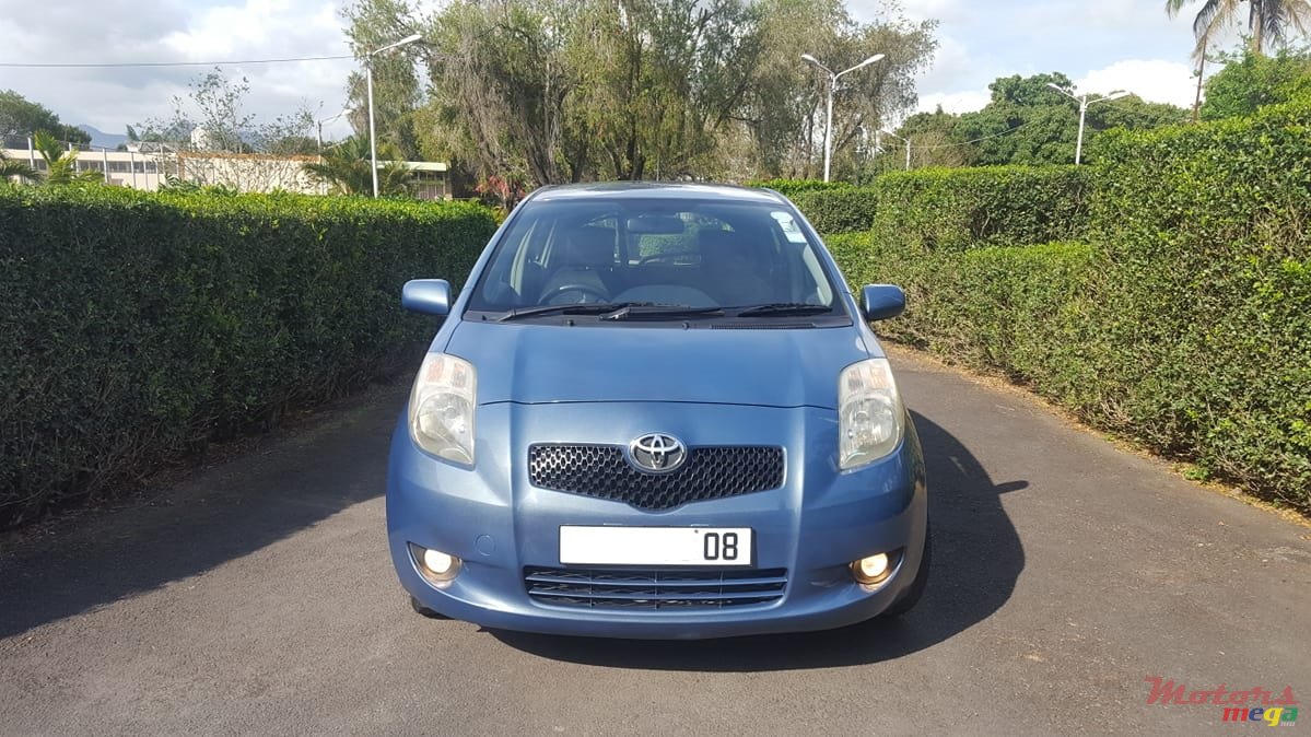 2008' Toyota Vitz photo #1