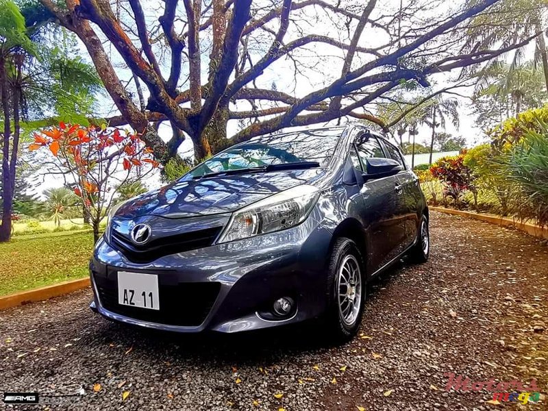 2011' Toyota Vitz photo #2