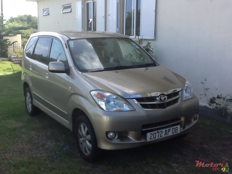 2008' Toyota Avanza photo #1