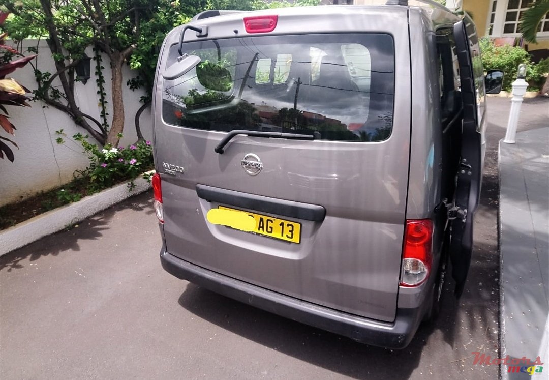 2013' Nissan 200 photo #3